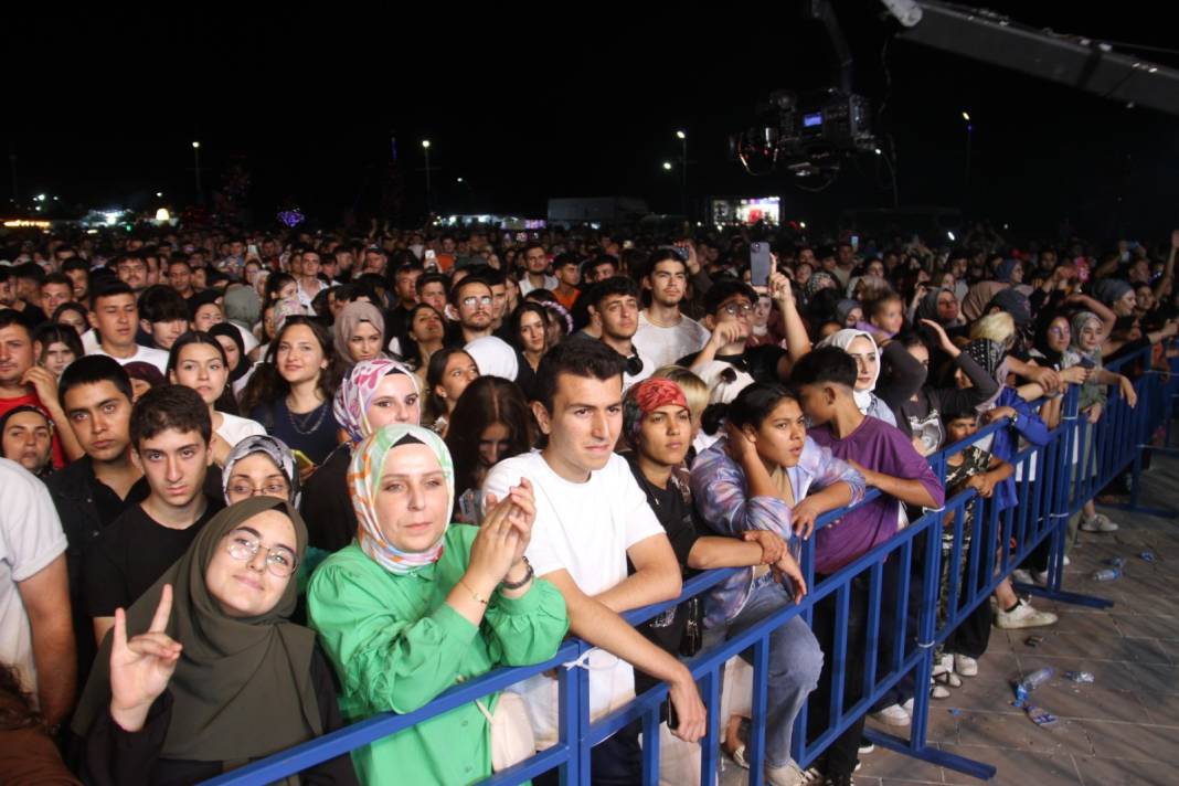 Beyşehir Göl Festivali başladı! Ünlü şarkıcı sevenleriyle buluştu 12